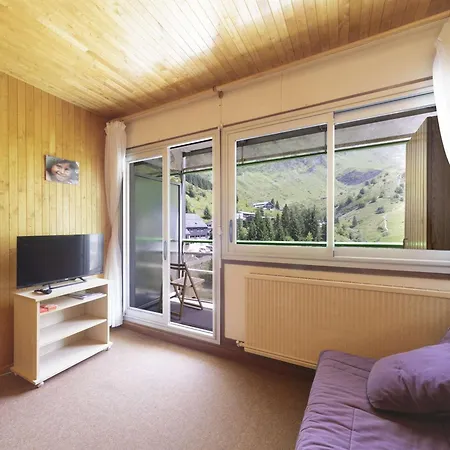 6 Personnes Pied Des Pistes Avec Balcon Et Vue Montagnes - Fr-1-400-28